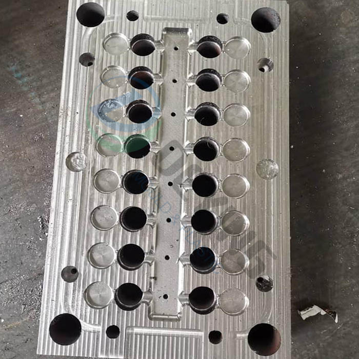 plastic injection flip cap mold-4-1